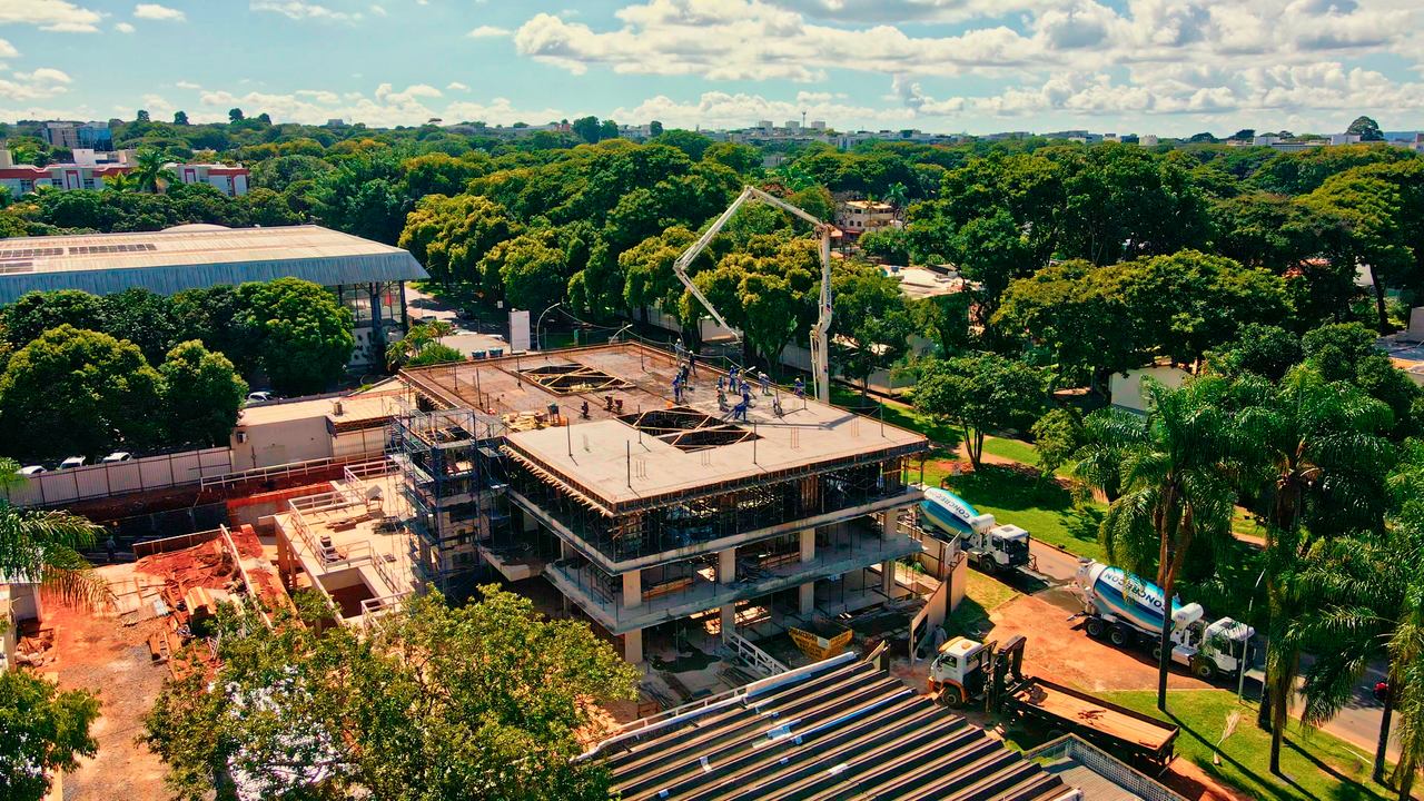 Vista aérea da concretagem da laje do Edifício Dona Branca